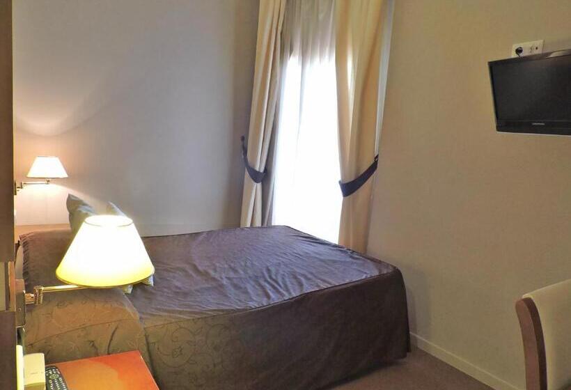 غرفة قياسية, Las Yucas