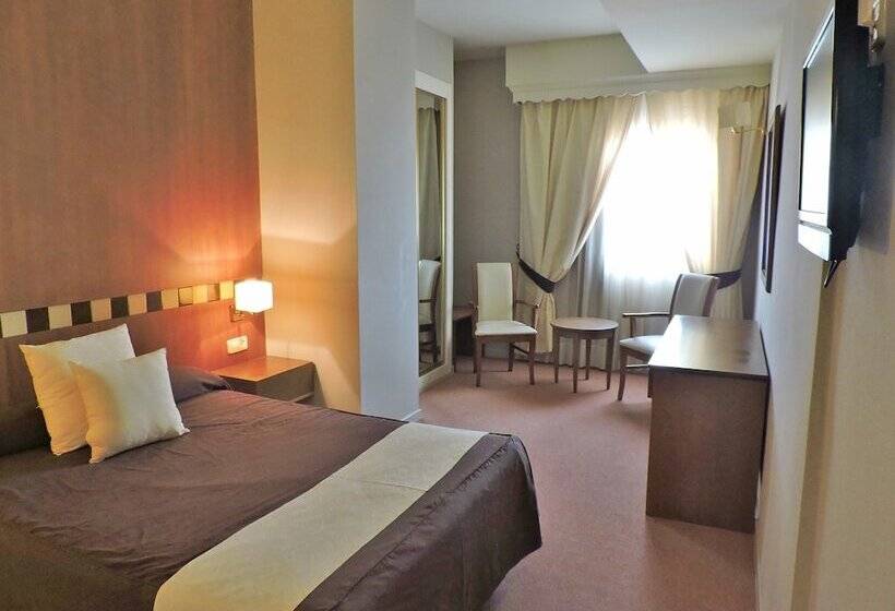 غرفة قياسية, Las Yucas