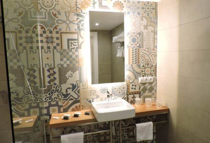 غرفة قياسية, Las Yucas