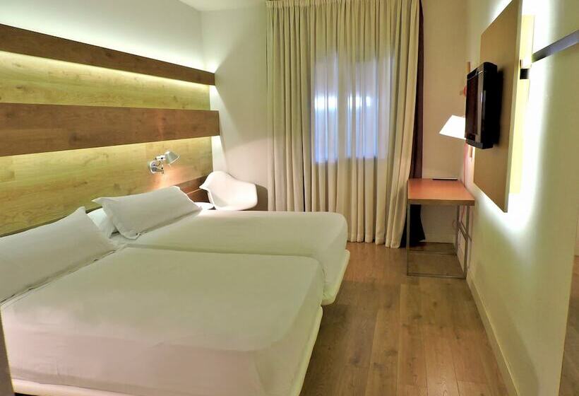 غرفة قياسية, Las Yucas