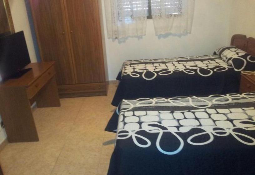 اتاق اکونومی, Los Nogales