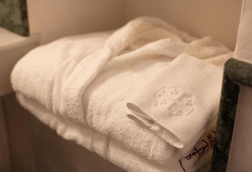 Полулюкс, Monasterio De San Francisco