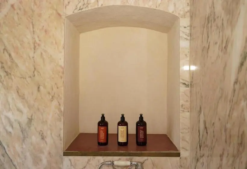 ジュニアスイート, Monasterio De San Francisco