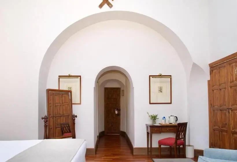 ジュニアスイート, Monasterio De San Francisco