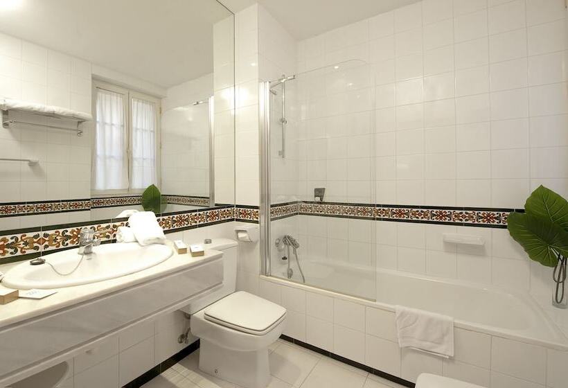 标准三人间, Porcel Navas