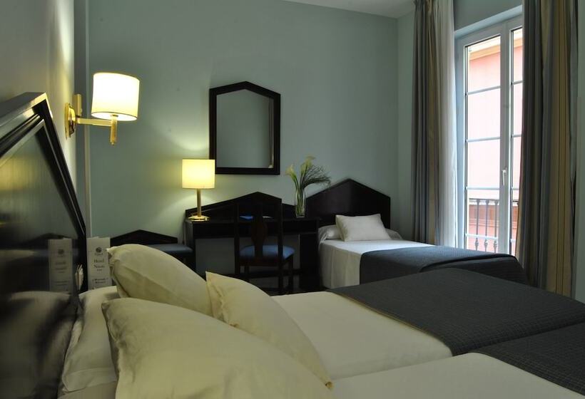 标准三人间, Porcel Navas