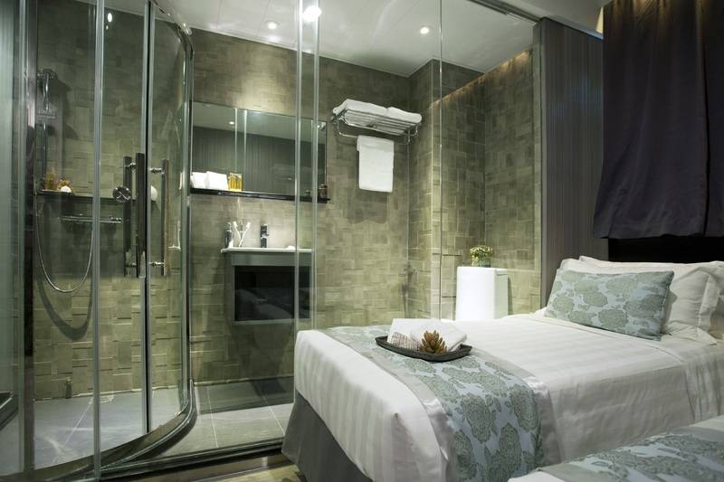 标准三人间, Porcel Navas