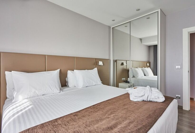 סוויטת ג'וניור דלוקס, Silken Turcosa