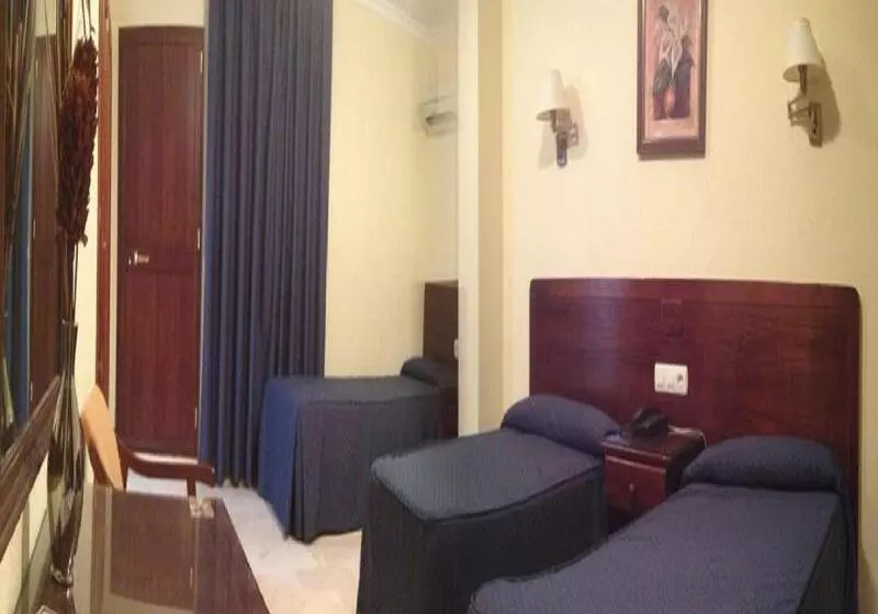 اتاق استاندارد سه نفره, Nova Centro