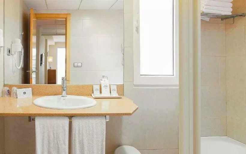 اتاق استاندارد با تراس و چشم‌انداز دریا, Rh Casablanca Suites