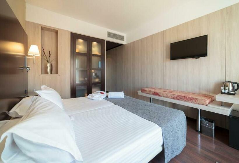 Номер Superior, Salymar