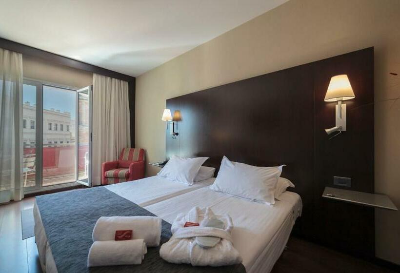 Номер Superior, Salymar