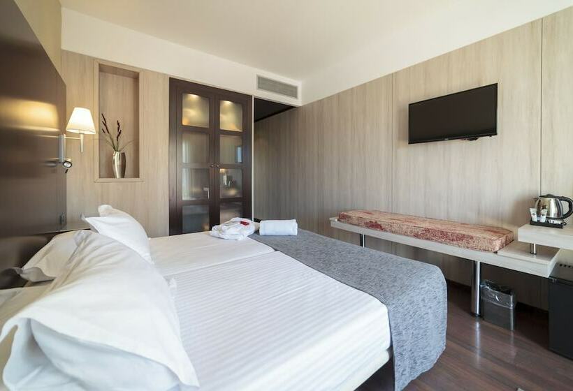 Номер Superior, Salymar