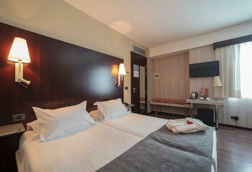 Номер Стандарт Трехместный, Salymar