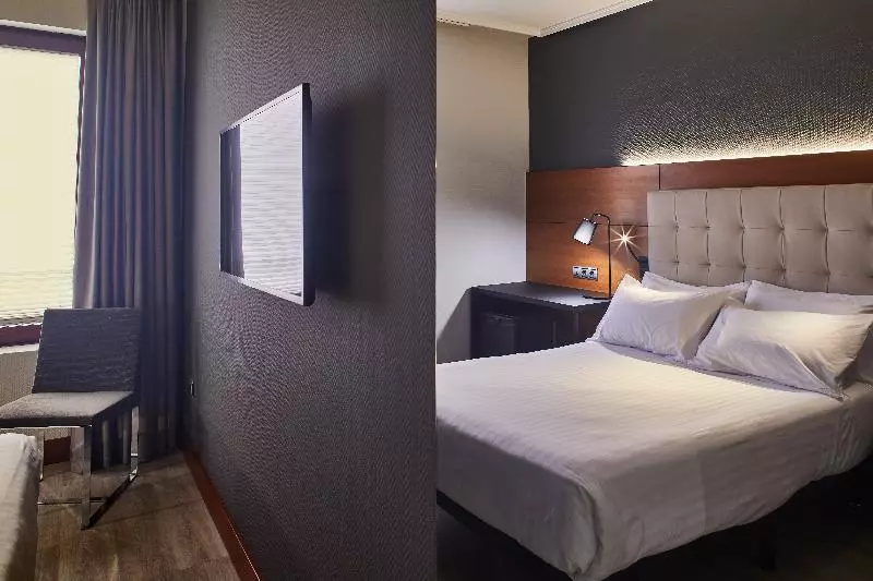 اتاق عادی یک تخته, Eurostars Amara