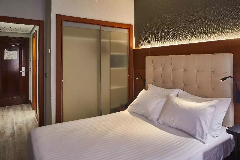 اتاق عادی یک تخته, Eurostars Amara
