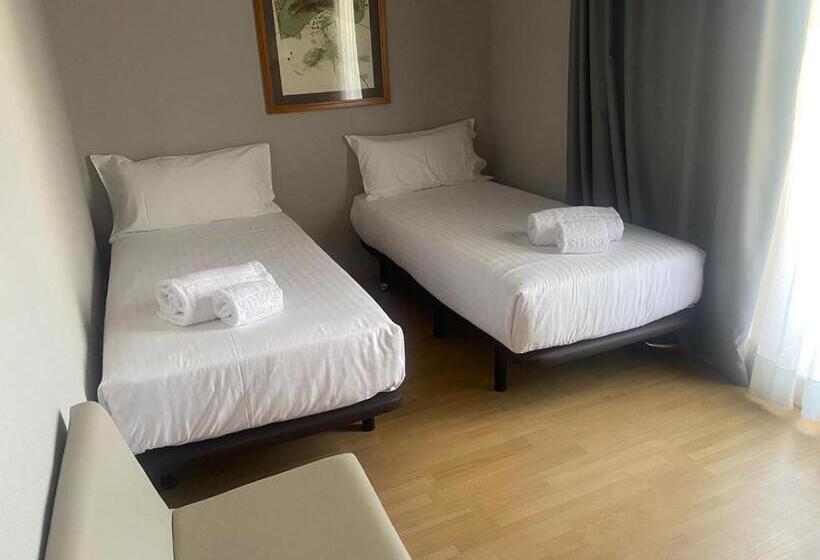 חדר משפחתי, Silken Turcosa