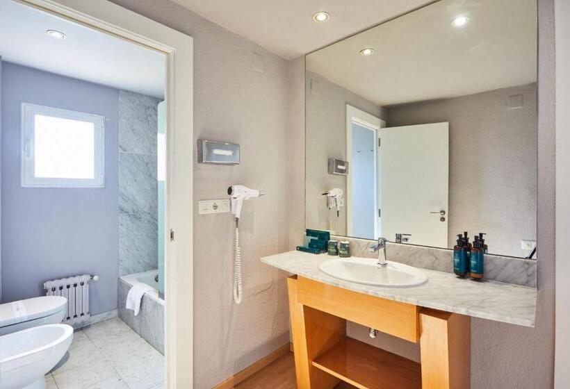 חדר משפחתי, Silken Turcosa