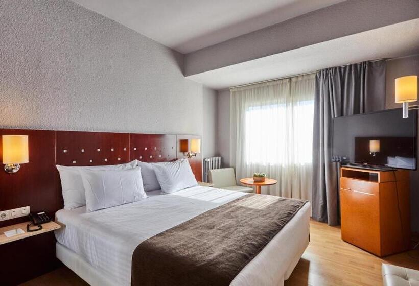 חדר משפחתי, Silken Turcosa