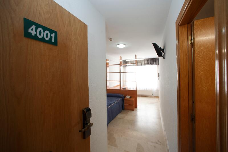 标准单人间, Rialta