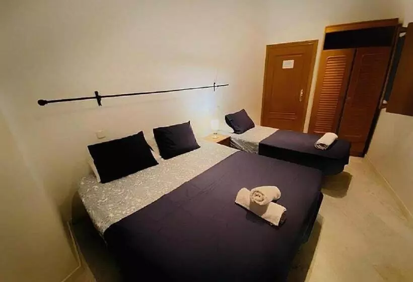 Habitación Triple Estándar con Balcón, Arta