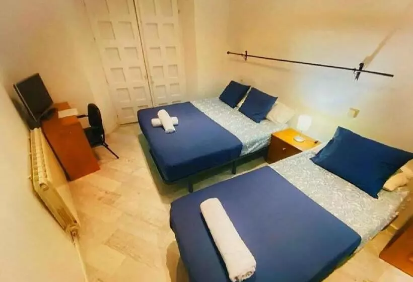 Habitación Triple Estándar con Balcón, Arta