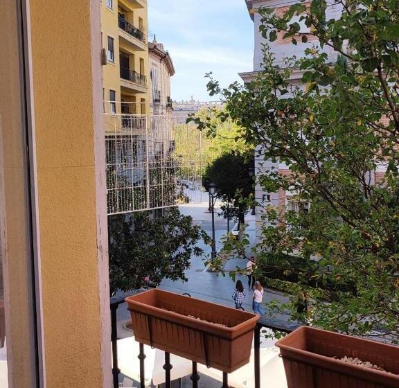 اتاق استاندارد سه تخته با بالکن, Arta