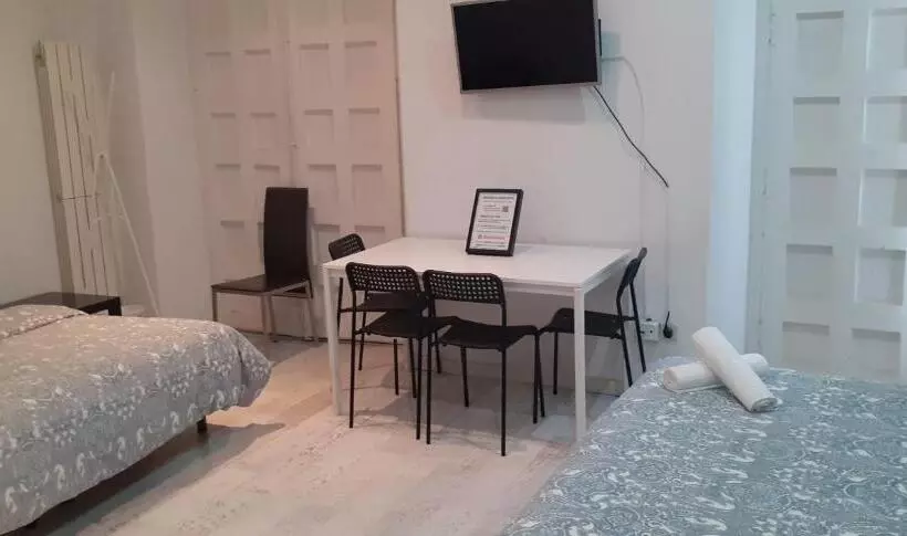Habitación Cuádruple Estándar con Balcón, Arta