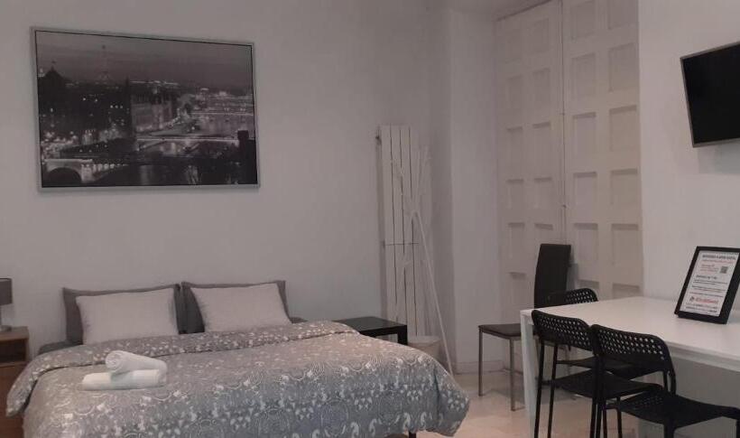 اتاق استاندارد چهارنفره با بالکن, Arta