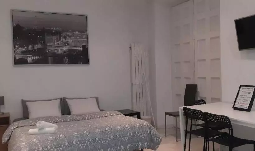 Habitación Cuádruple Estándar con Balcón, Arta