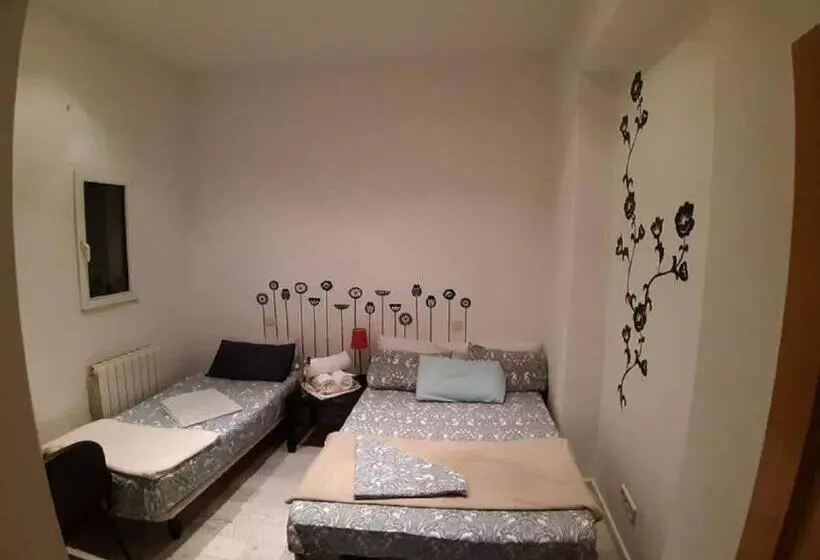Habitación Triple Economy, Arta