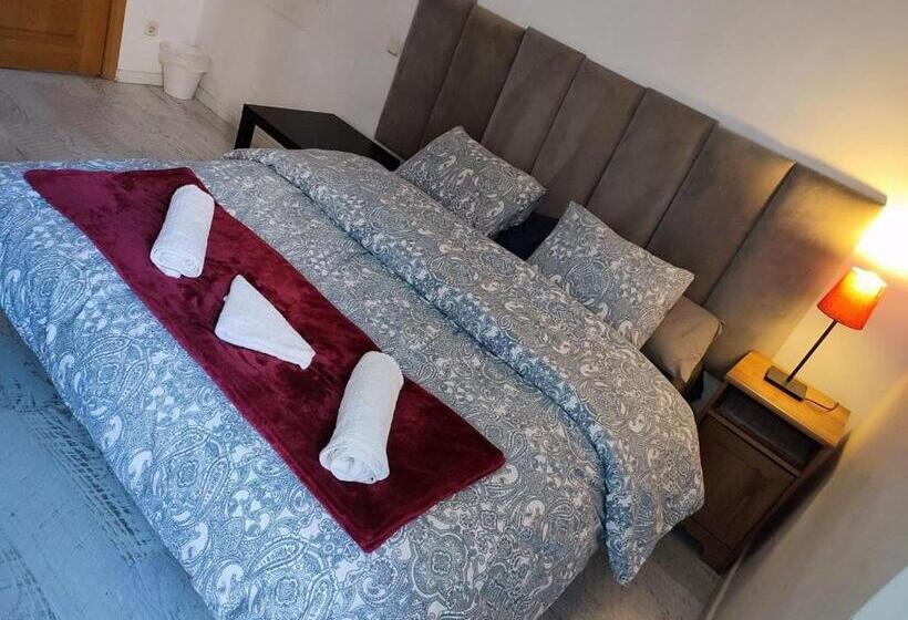 اتاق استاندارد با بالکن, Arta