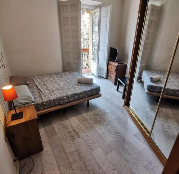 اتاق استاندارد با بالکن, Arta