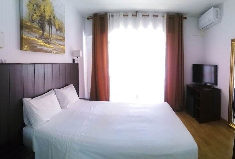 חדר סטנדרט, Carlos Iii