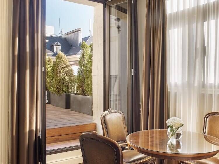 سوئیت مستر, Fenix Gran Meliá The Leading Hotels Of The World