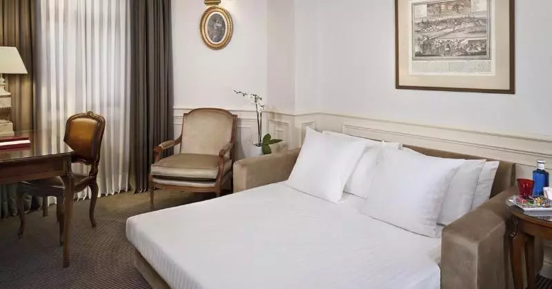 سوییت جونیور, Fenix Gran Meliá   The Leading Hotels Of The World