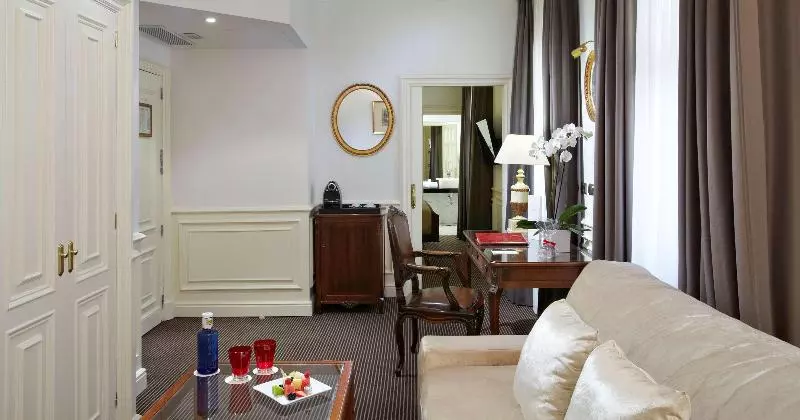 سوییت جونیور, Fenix Gran Meliá   The Leading Hotels Of The World