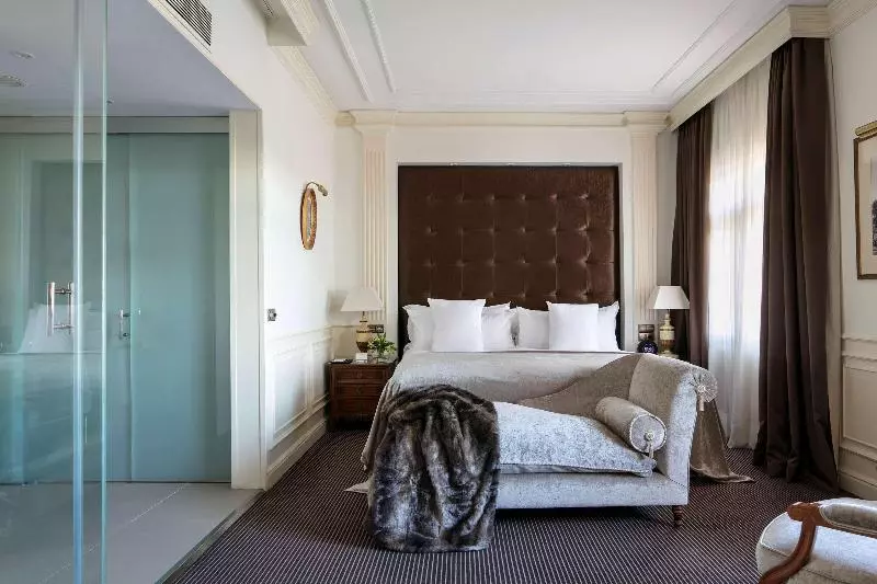 سوییت جونیور, Fenix Gran Meliá   The Leading Hotels Of The World
