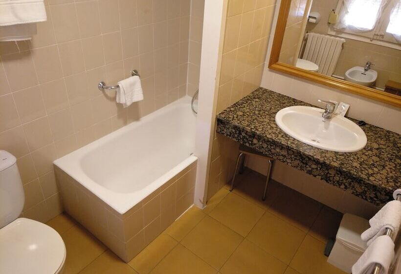 חדר סטנדרט לשלושה, Fonda Mas