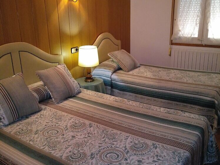 חדר סטנדרט לשלושה, Fonda Mas