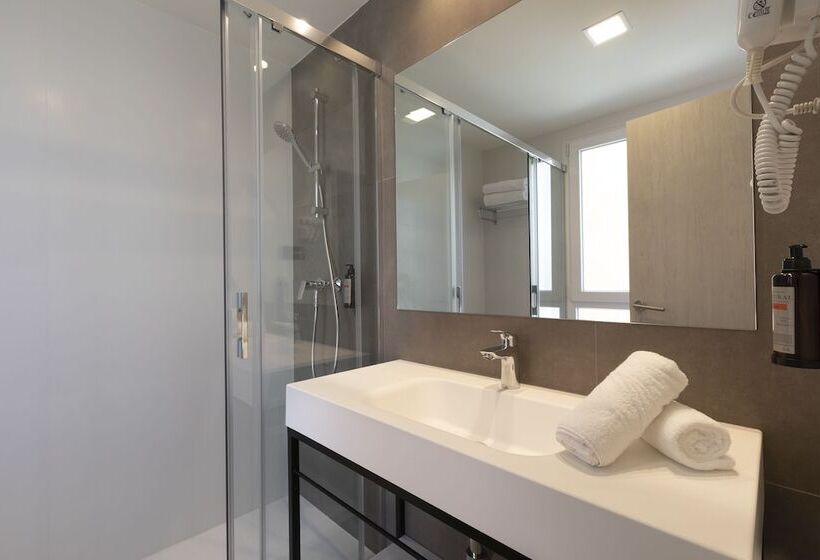 اتاق استاندارد سه نفره, Porcel Ganivet