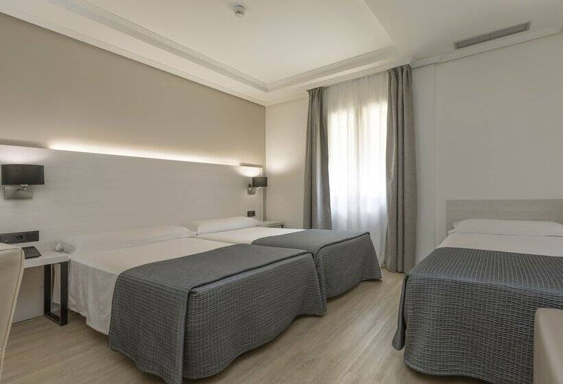 اتاق استاندارد سه نفره, Porcel Ganivet