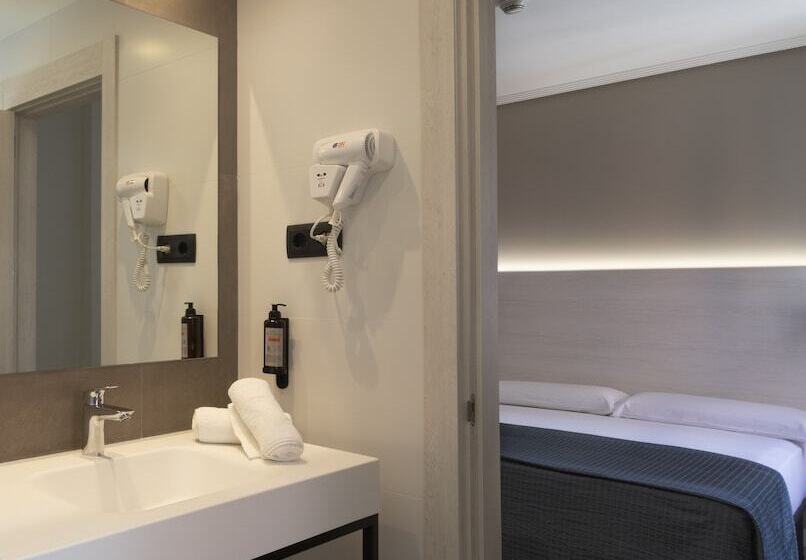 اتاق استاندارد سه نفره, Porcel Ganivet