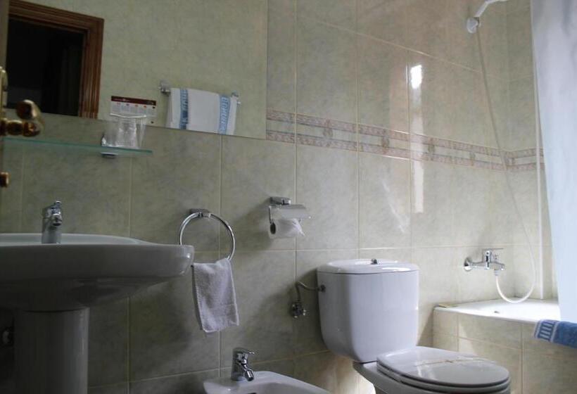 اتاق استاندارد سه نفره, La Bonaigua