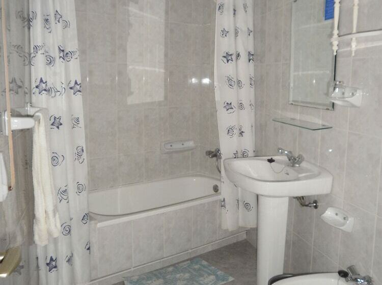 اتاق اکونومی, La Costera