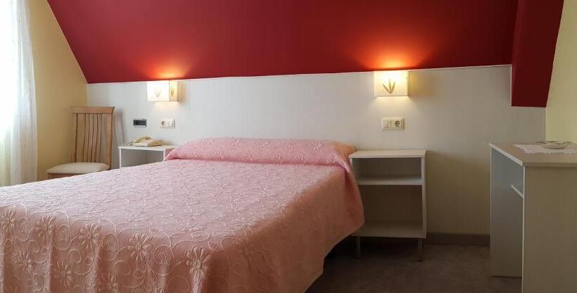 اتاق استاندارد سه نفره, La Costera