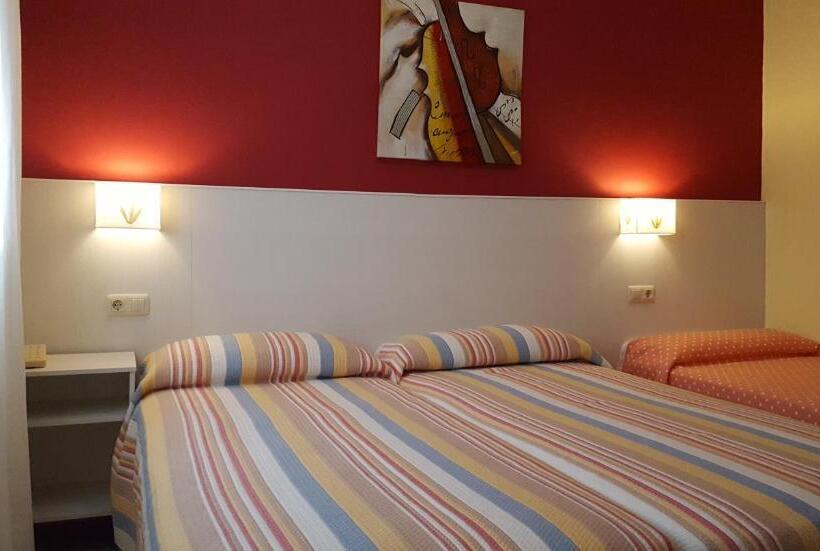 اتاق استاندارد سه نفره, La Costera