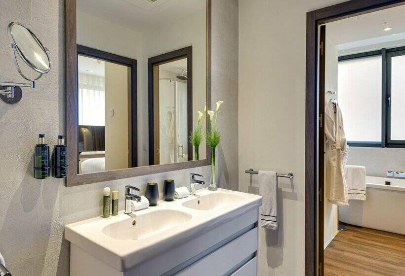 سوییت جونیور, Melia Madrid Serrano