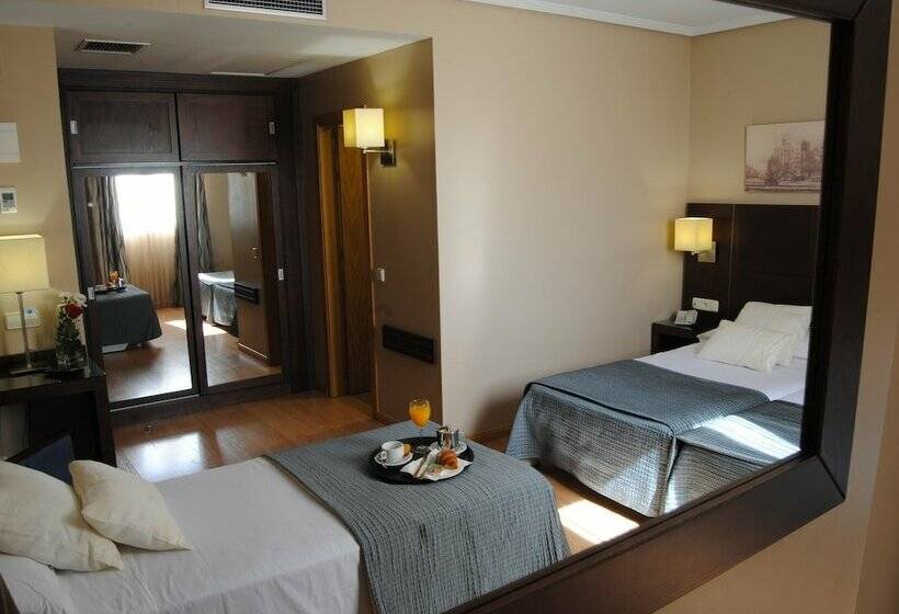 اتاق استاندارد سه نفره, Porcel Ganivet