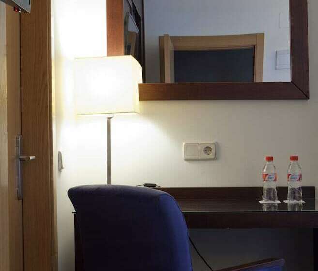 اتاق استاندارد سه نفره, Porcel Ganivet